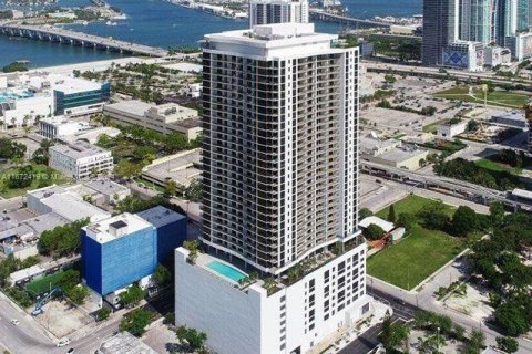 Condominio en venta en Miami, Florida, 1 dormitorio, 79.62 m2 № 1395893 - foto 1