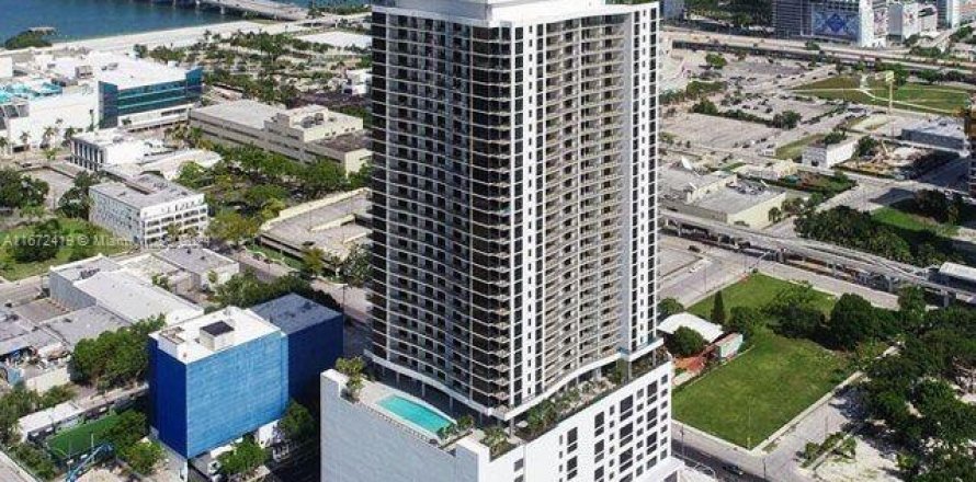 Condominio en Miami, Florida, 1 dormitorio  № 1395893