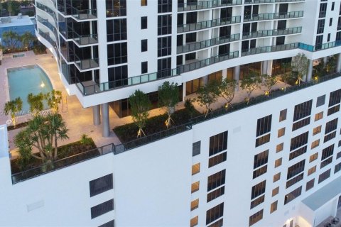 Condo in Miami, Florida, 1 bedroom  № 1395893 - photo 2