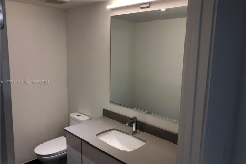 Condo in Miami, Florida, 1 bedroom  № 1395893 - photo 6