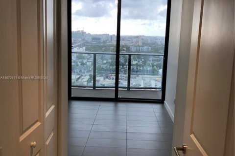 Condo in Miami, Florida, 1 bedroom  № 1395893 - photo 14