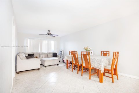 Copropriété à vendre à Deerfield Beach, Floride: 2 chambres, 80.82 m2 № 1395892 - photo 1