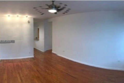 Condo in Miami Beach, Florida, 1 bedroom  № 1236311 - photo 10