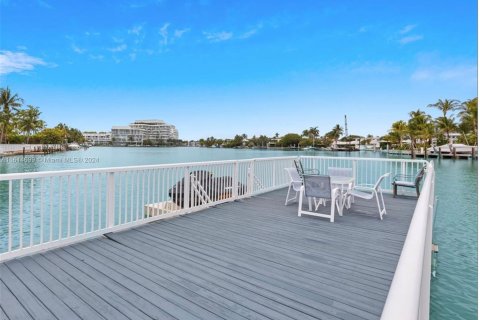 Condominio en venta en Miami Beach, Florida, 1 dormitorio, 69.68 m2 № 1236311 - foto 1