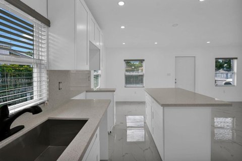 House in Miami, Florida 3 bedrooms, 78.97 sq.m. № 1153459 - photo 28