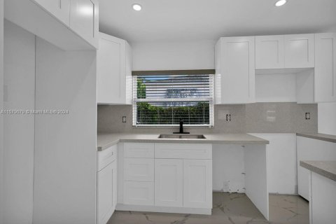 House in Miami, Florida 3 bedrooms, 78.97 sq.m. № 1153459 - photo 21