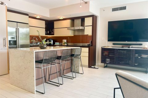 Condo in Miami Beach, Florida, 1 bedroom  № 1153393 - photo 1