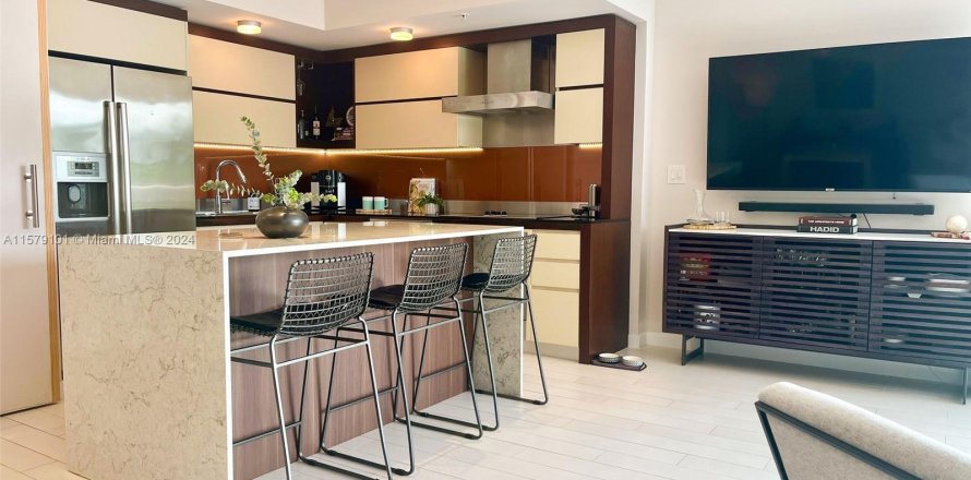 Condo in Miami Beach, Florida, 1 bedroom  № 1153393