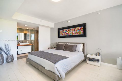 Condo in Miami Beach, Florida, 1 bedroom  № 1153393 - photo 26