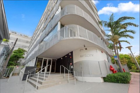 Condo in Miami Beach, Florida, 1 bedroom  № 1153393 - photo 2