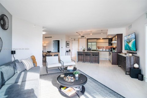 Condo in Miami Beach, Florida, 1 bedroom  № 1153393 - photo 13