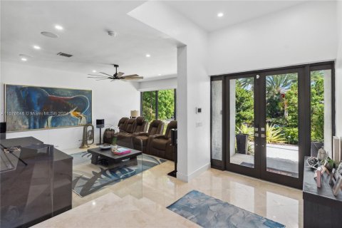 House in Coral Gables, Florida 5 bedrooms, 351.91 sq.m. № 1153460 - photo 19