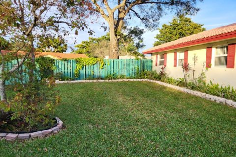 House in Coral Springs, Florida 3 bedrooms, 204.01 sq.m. № 930053 - photo 20
