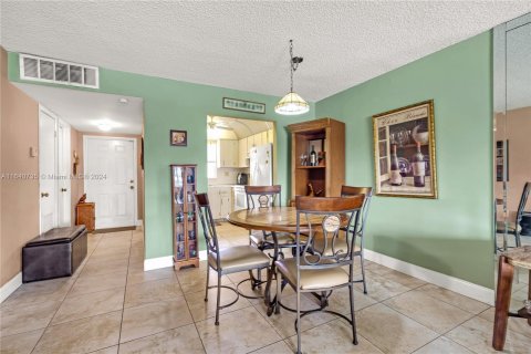 Condo in Sunrise, Florida, 1 bedroom  № 1318888 - photo 15