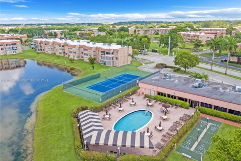 Condo in Sunrise, Florida, 1 bedroom  № 1318888 - photo 8