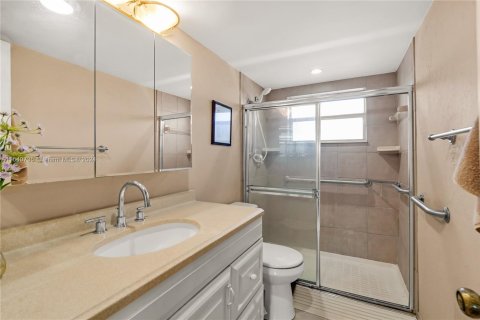 Condo in Sunrise, Florida, 1 bedroom  № 1318888 - photo 23