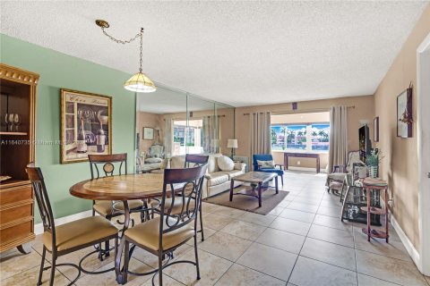 Condo in Sunrise, Florida, 1 bedroom  № 1318888 - photo 12