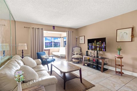 Condo in Sunrise, Florida, 1 bedroom  № 1318888 - photo 14