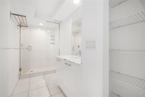 Copropriété à vendre à Miami, Floride: 2 chambres, 111.2 m2 № 1399954 - photo 15