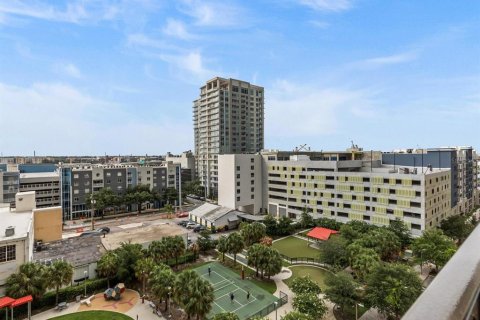 Condo in Tampa, Florida, 2 bedrooms  № 1288047 - photo 1