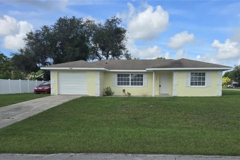 House in Deltona, Florida 2 bedrooms, 102.29 sq.m. № 1337565 - photo 1