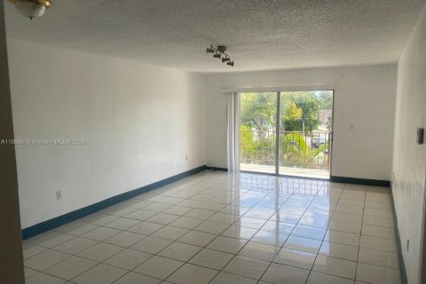 Купить кондоминиум в Норт-Майами, Флорида 2 спальни, 97.18м2, № 1118358 - фото 1