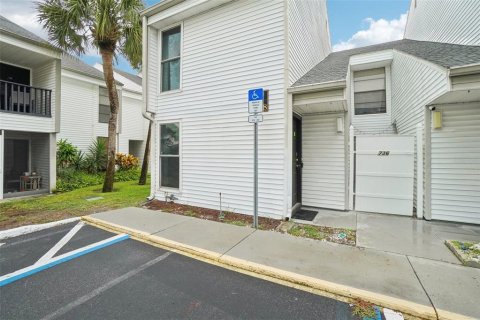 Townhouse in Tarpon Springs, Florida 3 bedrooms, 130.53 sq.m. № 1303395 - photo 1