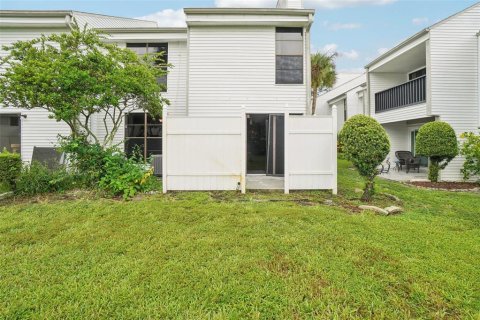 Townhouse in Tarpon Springs, Florida 3 bedrooms, 130.53 sq.m. № 1303395 - photo 16