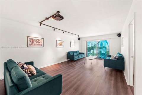 Condo in Miami Beach, Florida, 1 bedroom  № 1293174 - photo 9