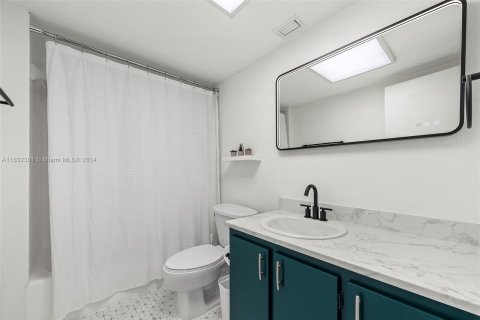 Condo in Miami Beach, Florida, 1 bedroom  № 1293174 - photo 15