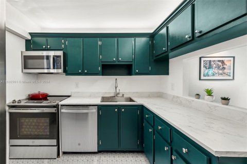 Condo in Miami Beach, Florida, 1 bedroom  № 1293174 - photo 5