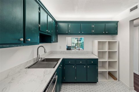 Condo in Miami Beach, Florida, 1 bedroom  № 1293174 - photo 7