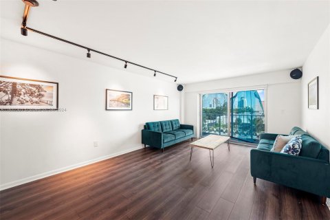 Condo in Miami Beach, Florida, 1 bedroom  № 1293174 - photo 2