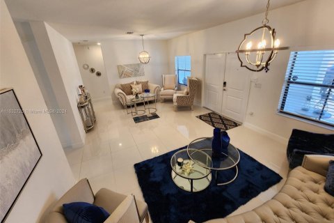 Casa en venta en Miami, Florida, 4 dormitorios, 260.5 m2 № 1293222 - foto 7