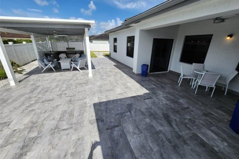 Casa en venta en Miami, Florida, 4 dormitorios, 260.5 m2 № 1293222 - foto 26