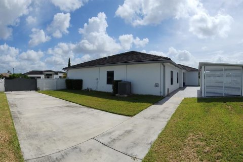 House in Miami, Florida 4 bedrooms, 260.5 sq.m. № 1293222 - photo 29