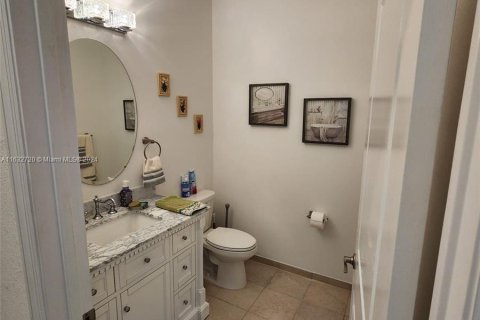 Casa en venta en Miami, Florida, 4 dormitorios, 260.5 m2 № 1293222 - foto 19