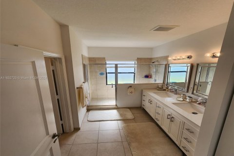 Casa en venta en Miami, Florida, 4 dormitorios, 260.5 m2 № 1293222 - foto 13