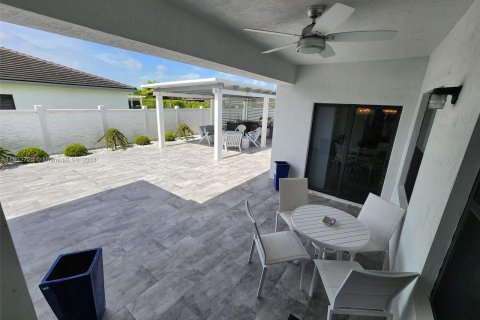 Casa en venta en Miami, Florida, 4 dormitorios, 260.5 m2 № 1293222 - foto 25