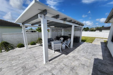 Casa en venta en Miami, Florida, 4 dormitorios, 260.5 m2 № 1293222 - foto 27