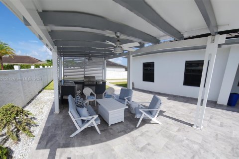 Casa en venta en Miami, Florida, 4 dormitorios, 260.5 m2 № 1293222 - foto 28