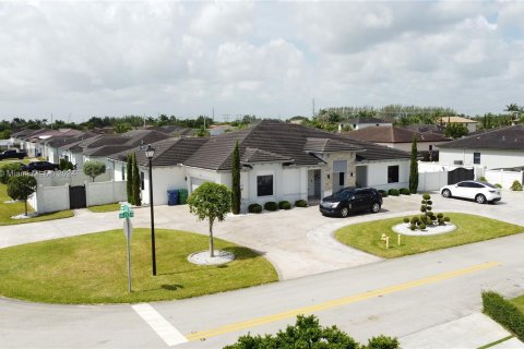 Casa en venta en Miami, Florida, 4 dormitorios, 260.5 m2 № 1293222 - foto 1