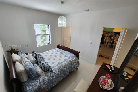 Casa en venta en Miami, Florida, 4 dormitorios, 260.5 m2 № 1293222 - foto 15