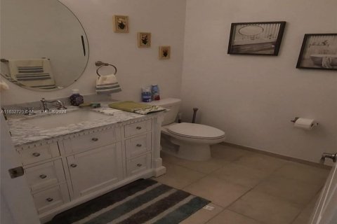 Casa en venta en Miami, Florida, 4 dormitorios, 260.5 m2 № 1293222 - foto 24