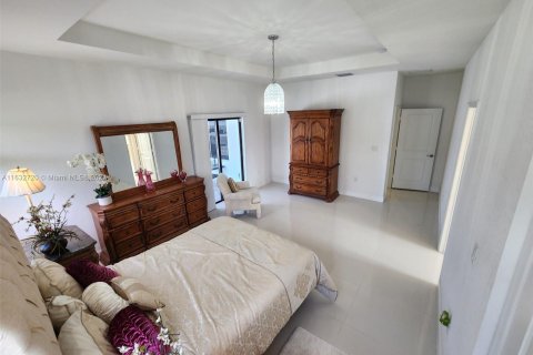 Casa en venta en Miami, Florida, 4 dormitorios, 260.5 m2 № 1293222 - foto 11