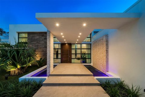Villa ou maison à vendre à Pinecrest, Floride: 7 chambres, 640.84 m2 № 750125 - photo 2