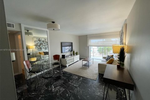 Copropriété à vendre à North Miami Beach, Floride: 1 chambre, 61.78 m2 № 1388266 - photo 3