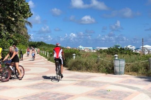 Condo in Miami Beach, Florida, 1 bedroom  № 1431502 - photo 13