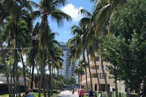 Condo in Miami Beach, Florida, 1 bedroom  № 1431502 - photo 12