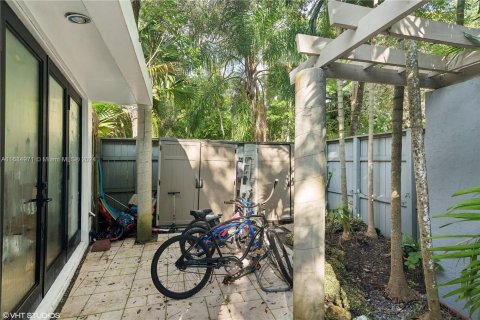 House in Miami, Florida 3 bedrooms, 166.85 sq.m. № 1431534 - photo 18